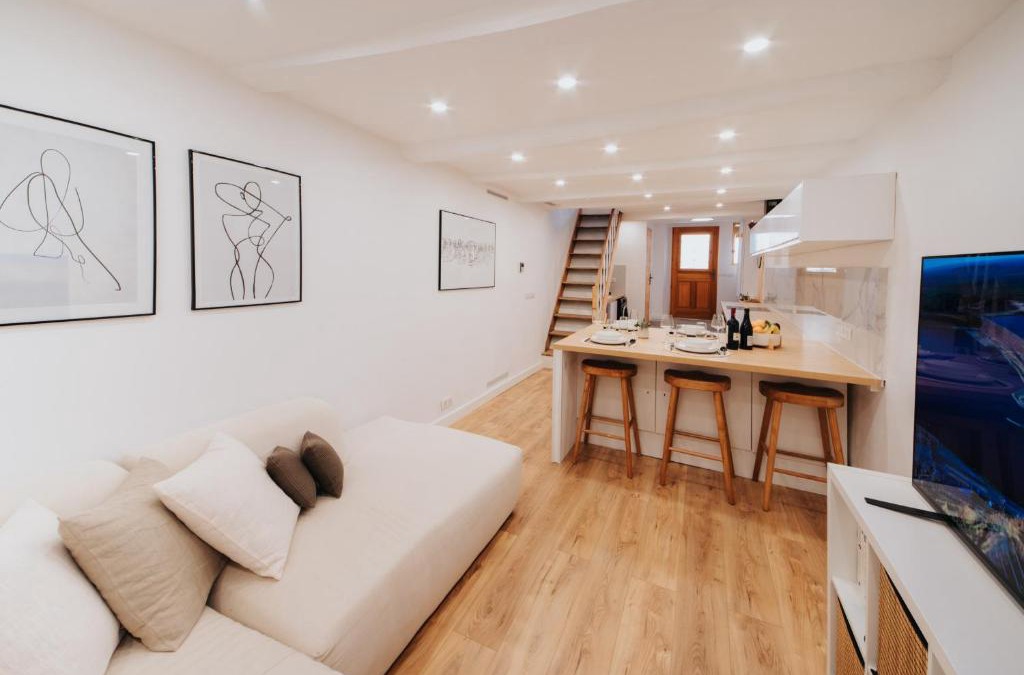 Antibes Old Town Apartment | Perfect family-oriented and renovated townhouse in the old Antibes