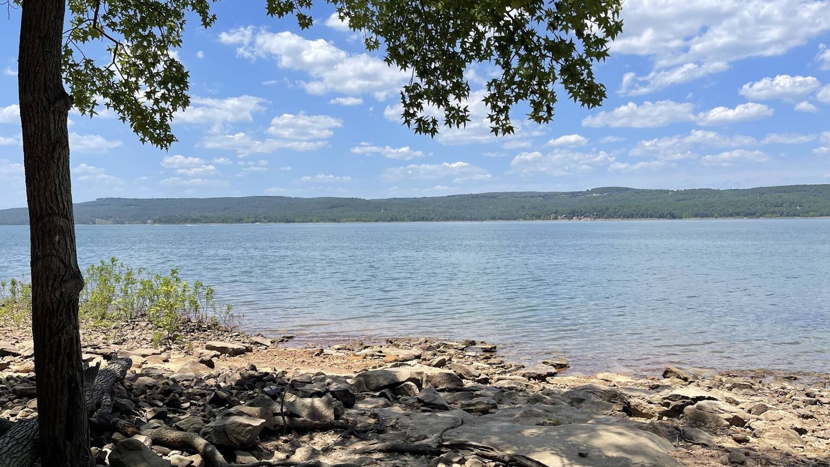 Greers Ferry House | Perfect family sized lakefront home! Enjoy Greer’s Ferry lake from the backyard.