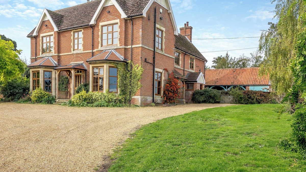 Bungay Cottage | Perfect for a celebration, special occasion, or a large family reunion.