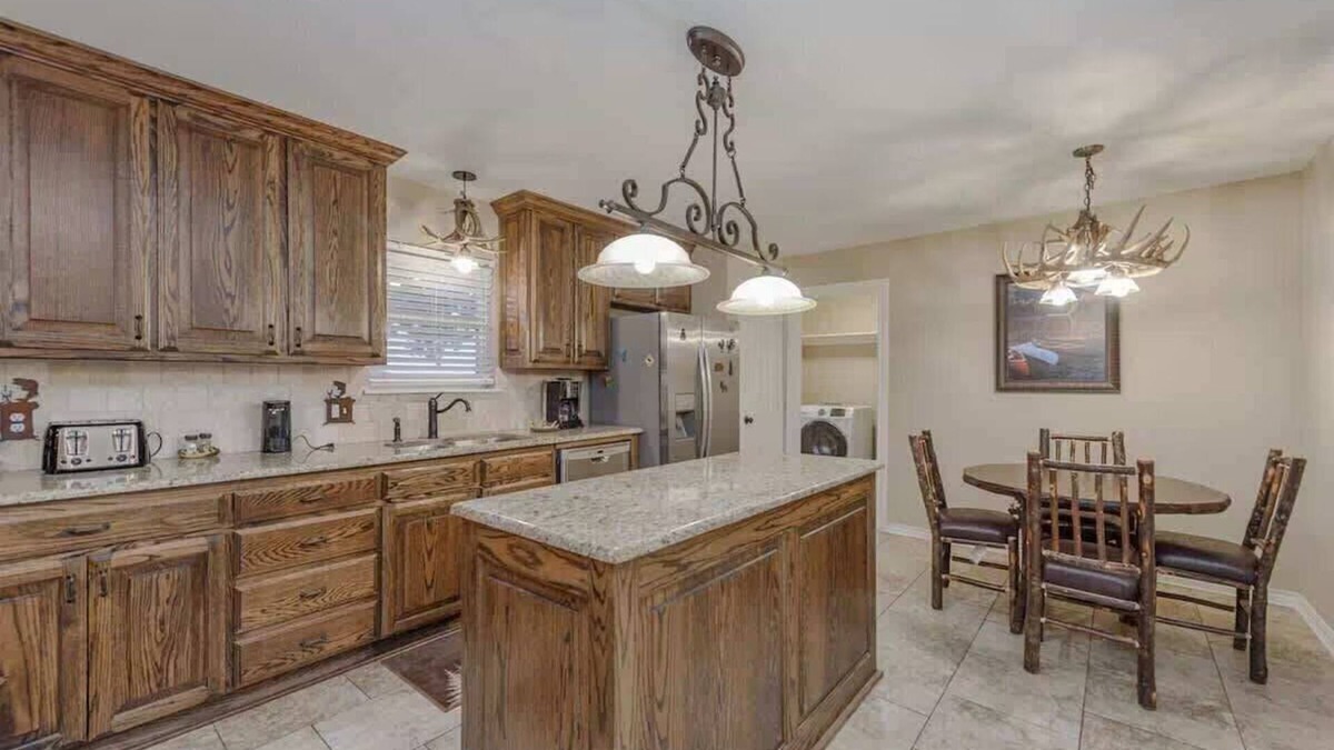 Denton Apartment | Perfect for a group getaway to see the Motor Race!