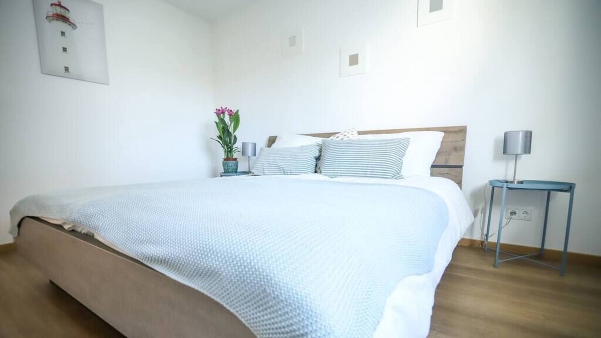 Lechhausen-Ost House | ☆Perfect for Business & Groups: 1 House, 5 Apartm.