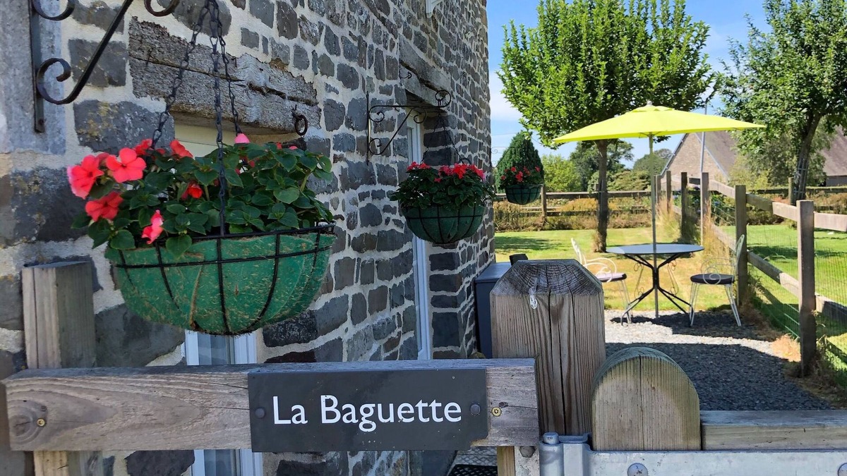 Le Mesnil-Garnier Cottage | Perfect for couples! Quality renovation and ideal location. Free Wifi. Bikes.