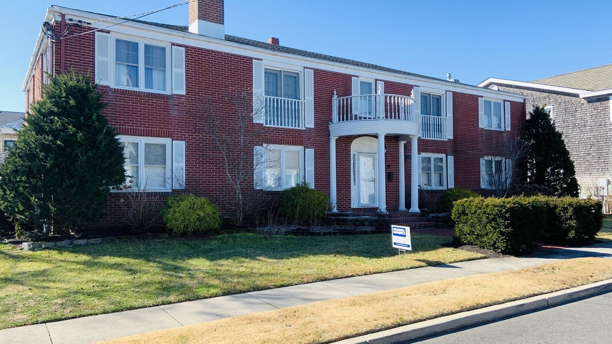 Stone Harbor House | Perfect for families, large groups, weddings. Two blocks to beautiful beaches!