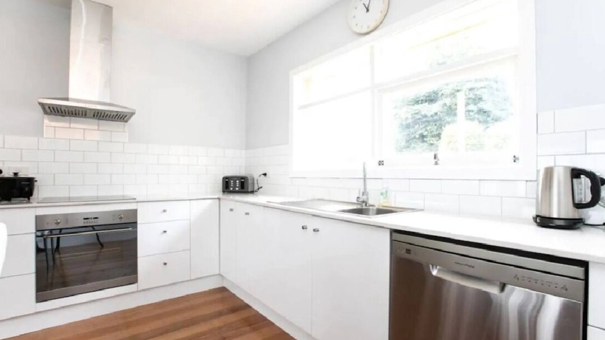 Newstead House | Perfect for Families & Groups: Views & Wi-Fi