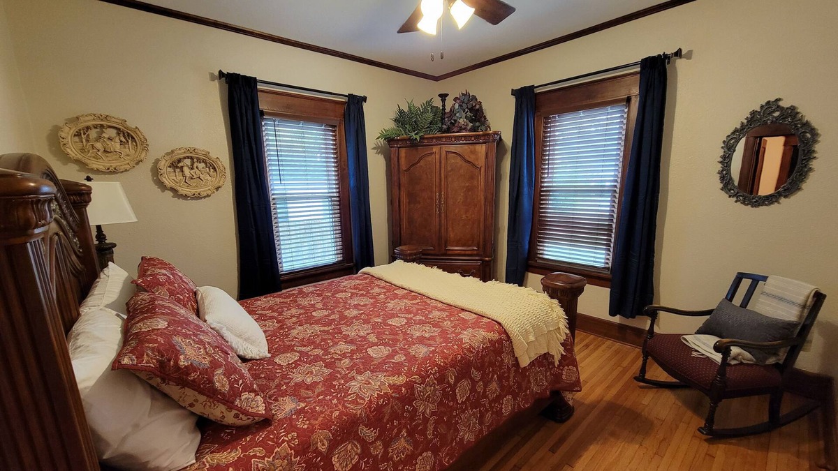 Winterset House | Perfect for Families, Friends, and Getaways!