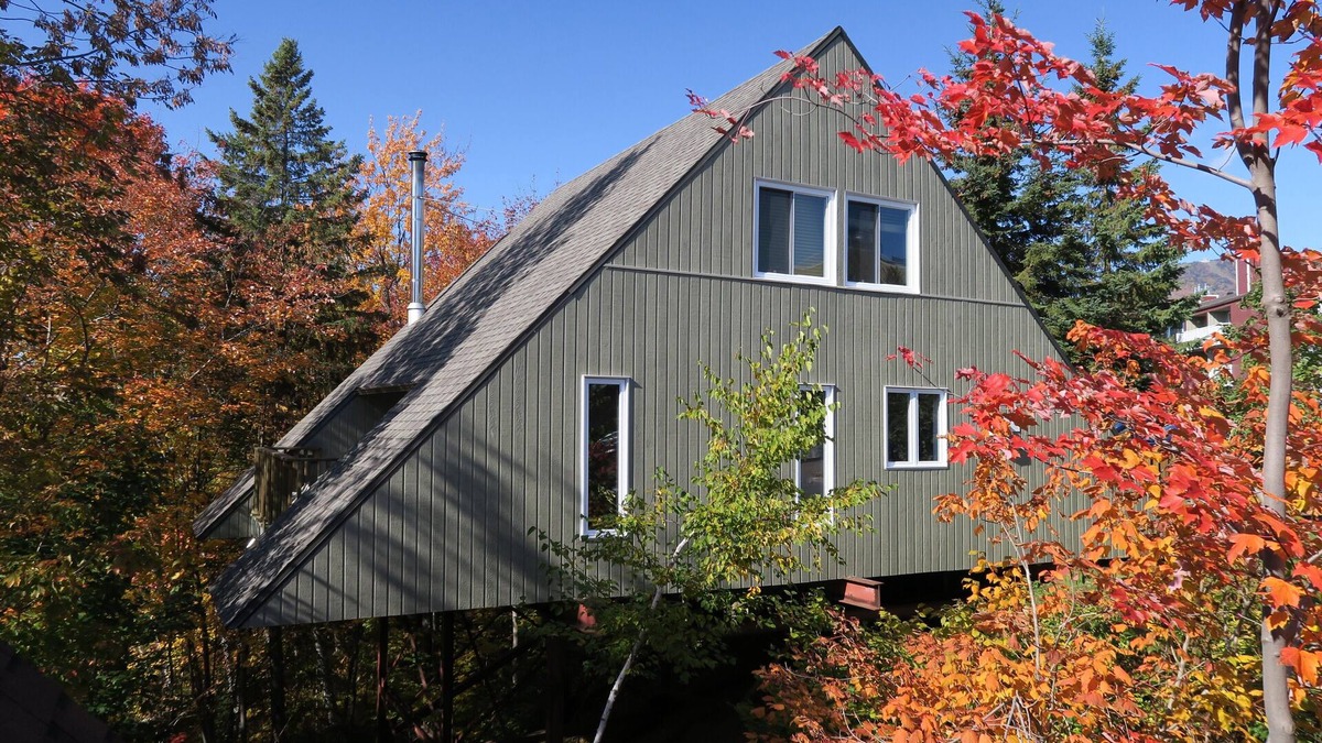 Beaupre Ski Chalet | PERFECT FOR FAMILY, NEAR ALPINE SKI AND GOLF.