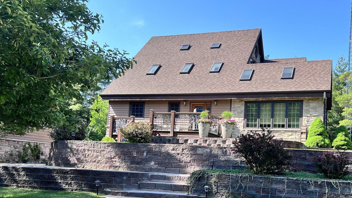 Fish Creek House | Perfect For Family Reunions/Weekend Getaways/Large Groups. A hidden oasis!