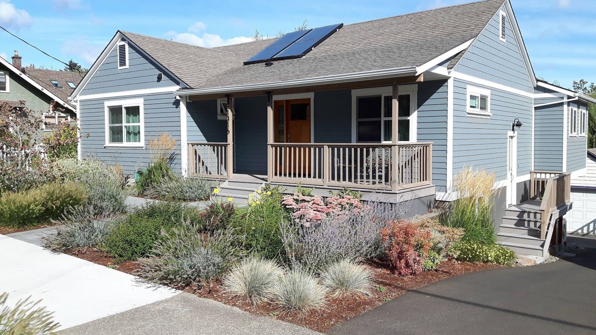 Hood River House | Perfect for GROUP gatherings! 6bed 3bth home in dt HR, walk to town, river views