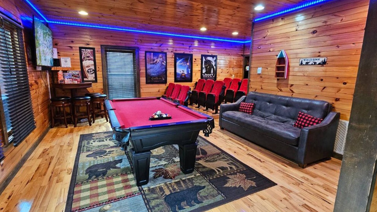 Hemlock Hills Cabin | Perfect for Large Families 5BR Gatlinburg Cabin w/Game Room, Theater & HotTub