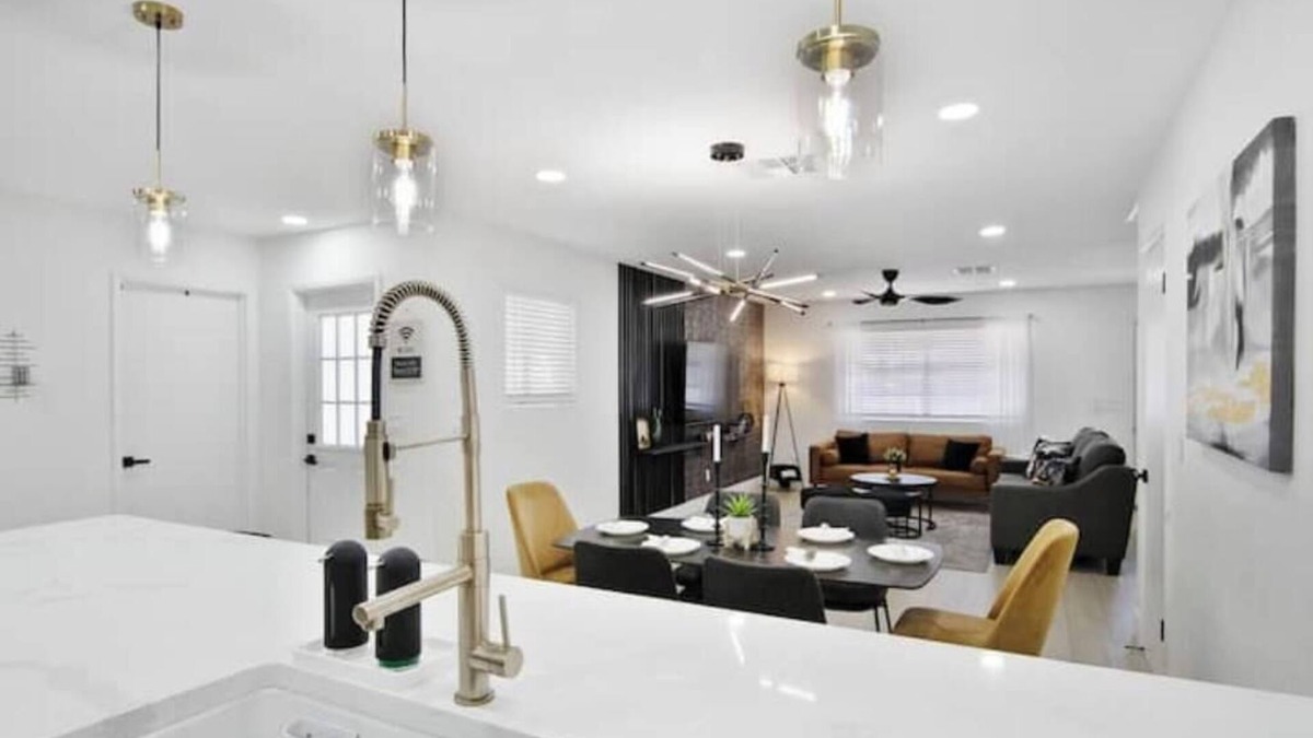 Mesa House | Perfect for Large Group 5BD+3BA Free Parking