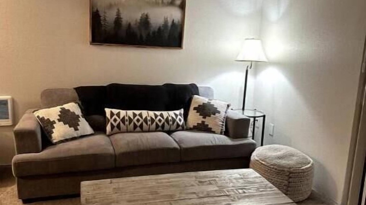 Aberdeen Apartment | Perfect for traveling professionals! pet friendly