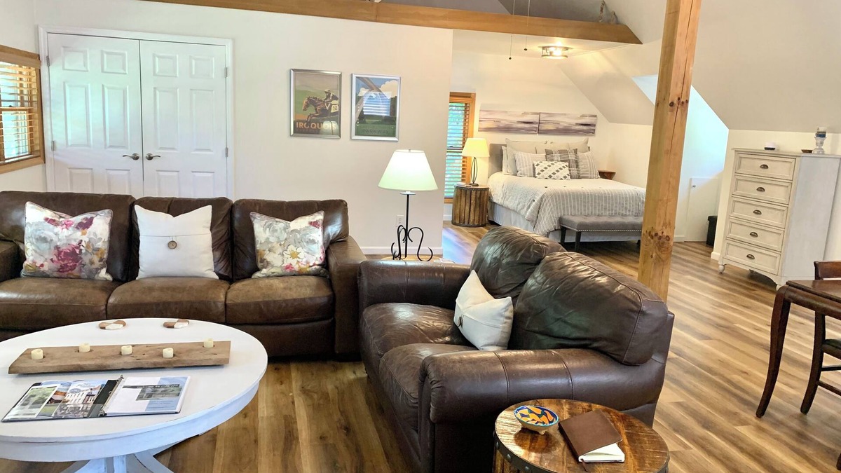 Fairview Apartment | Perfect for Two! Oak Hill in Fairview. 30min from Nashville or Franklin