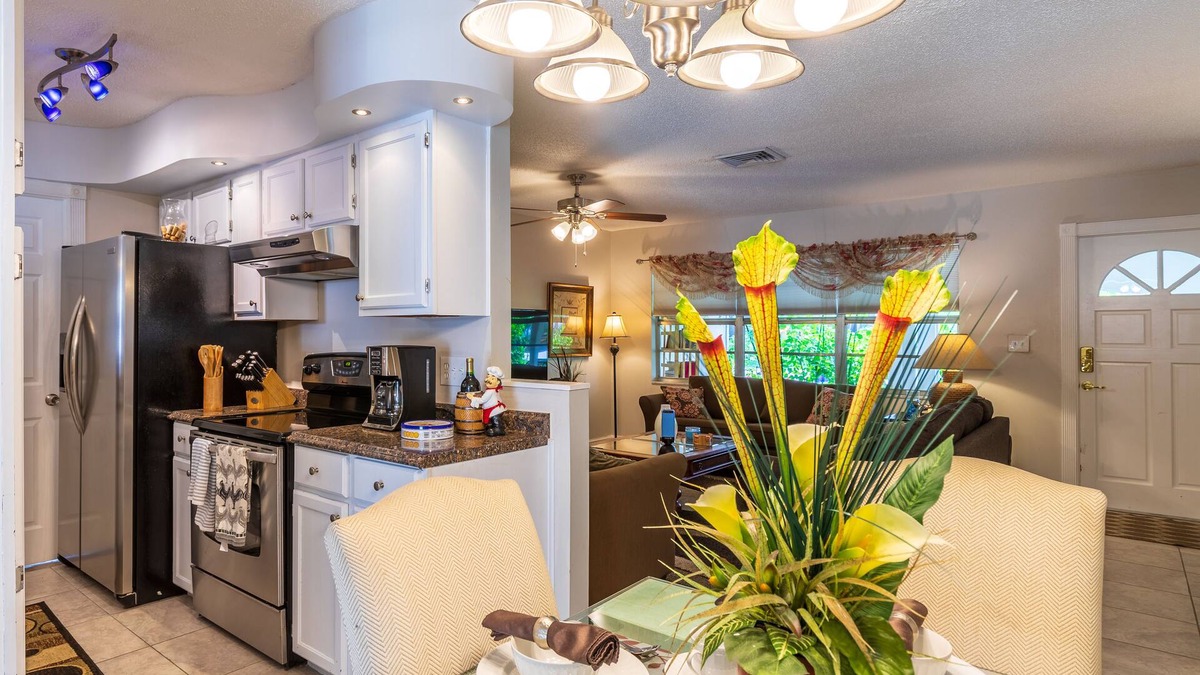 Villas House | PERFECT GETAWAY FOR FAMILY REUNIONS , WEDDINGS, ESPORTS TEAMS! HEATED POOL!