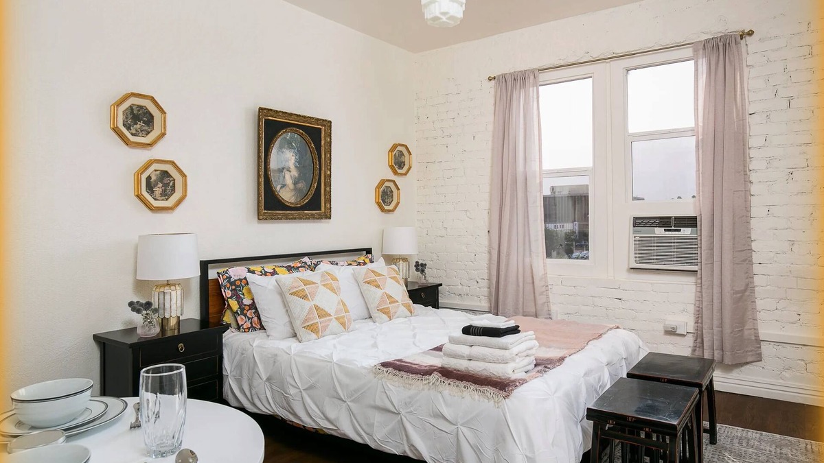 Westlake Apartment | Perfect Getaway for Two Near DTLA!