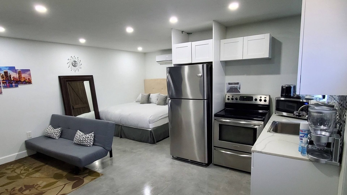 Pembroke Park Apartment | Perfect Guest house/studio just 15mins drive to the beach for a relaxing getaway