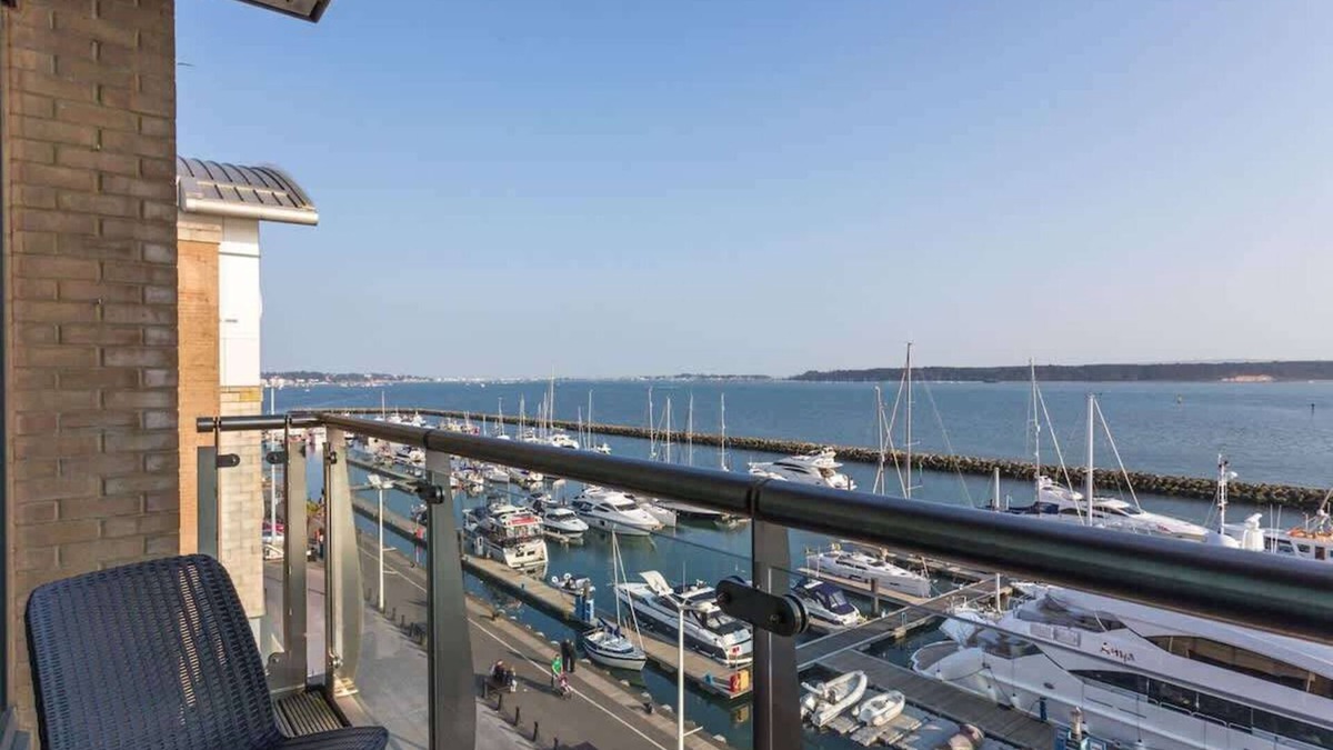 Poole Apartment | Perfect Harbour Views - Incredible Views