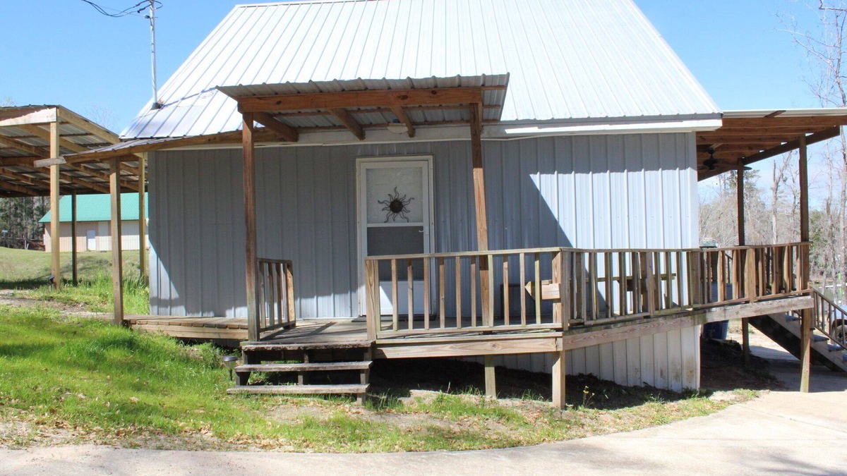 Shorterville House | Perfect Honeymoon Lake House