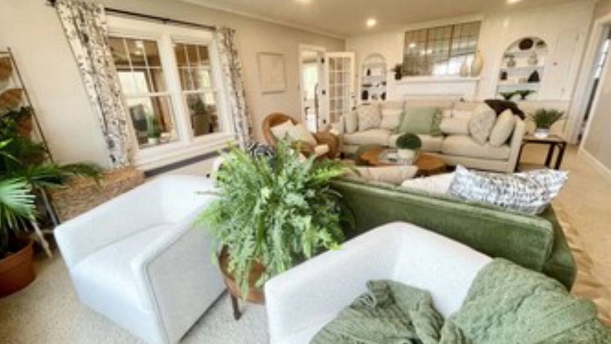 Oshkosh House | Perfect Lake House to gather with Friends and Family. Come make some memories!