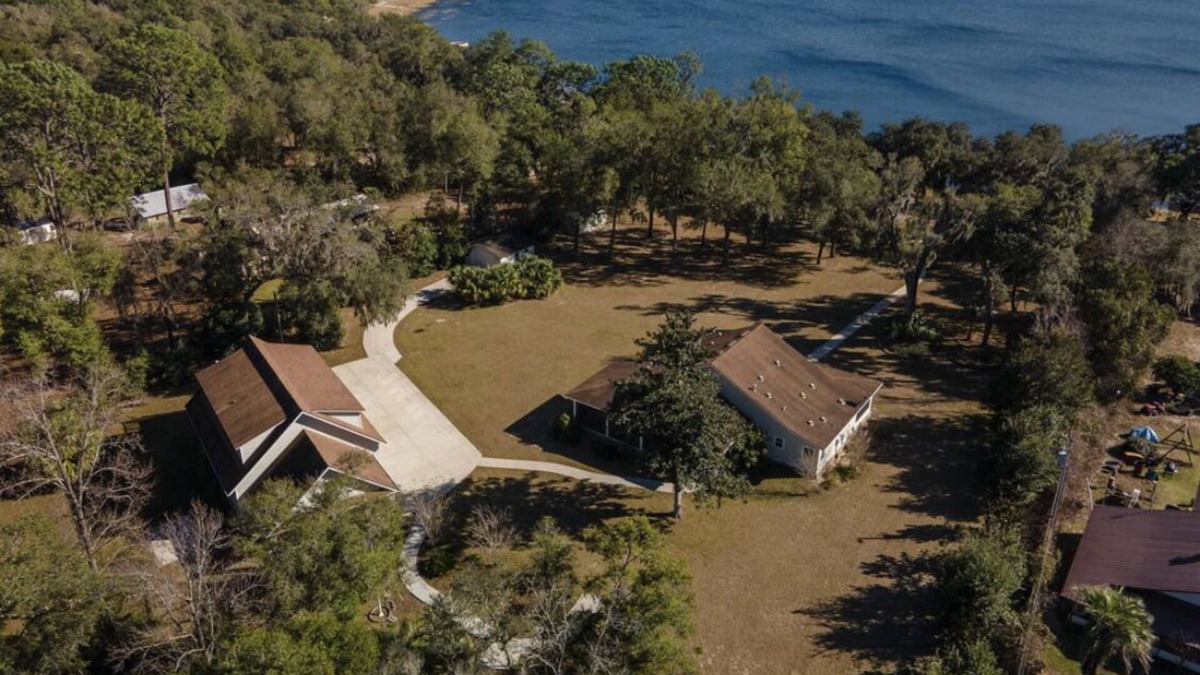 Melrose House | Perfect Lakefront Getaway on clear deep private lake 20 min from Gainesville