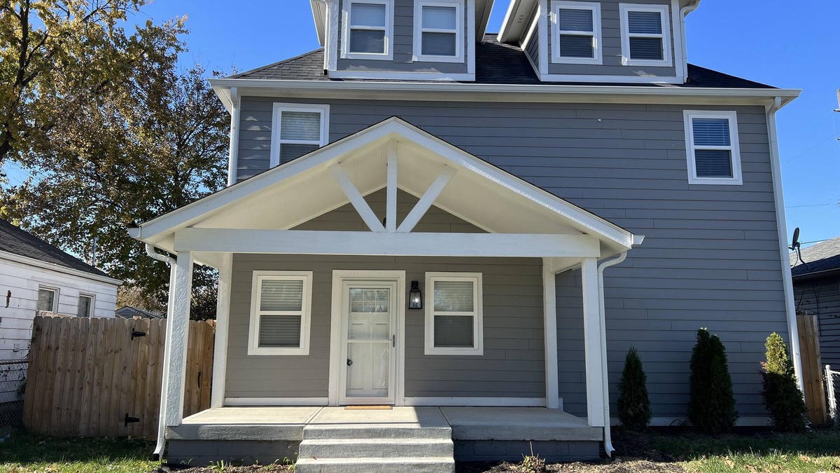 Indianapolis House | PERFECT - LARGE CUSTOM HOME - Completely Renovated, Beautiful Fenced in Yard!
