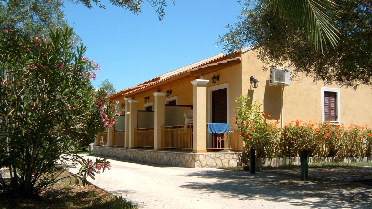 Kavos Apartment | Perfect located holiday apartment | directly at the sea | own beach access | Wif