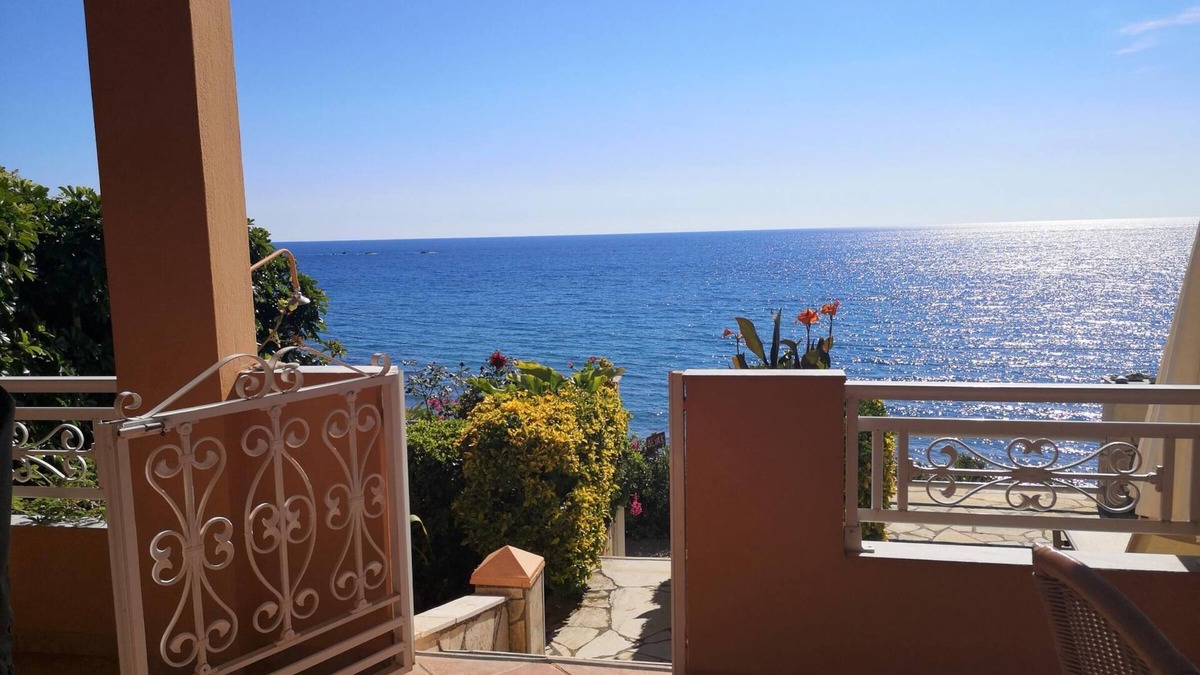 Skala House | Perfect located holiday house, directly at the sea, unique sea view, 3 persons |