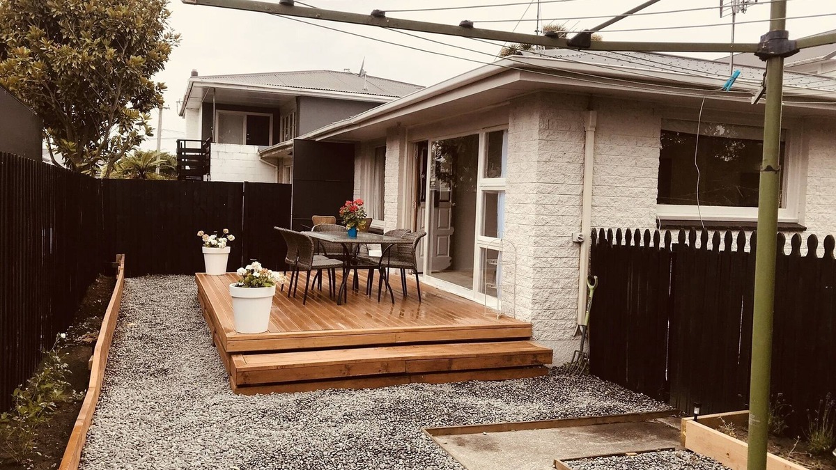 Saint Albans House | Perfect location - Merivale