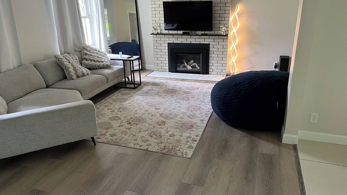London Apartment | Perfect Location! Quiet City Home Near Venues, Shops & Restaurants