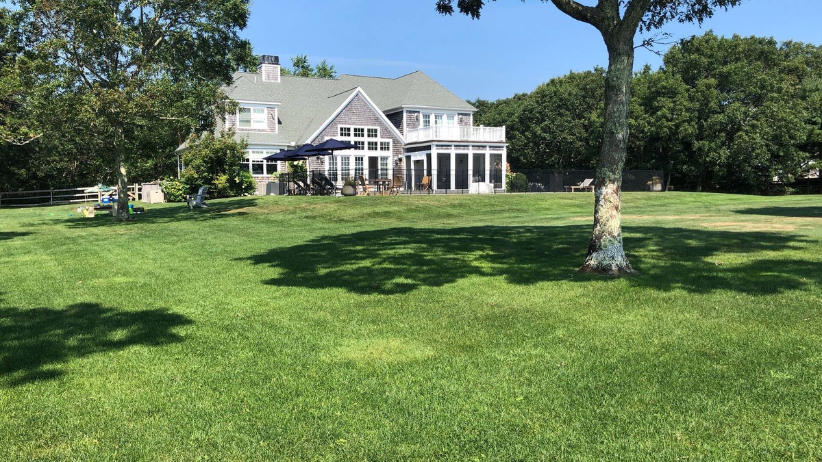 West Tisbury House | Perfect Luxury Vineyard Retreat