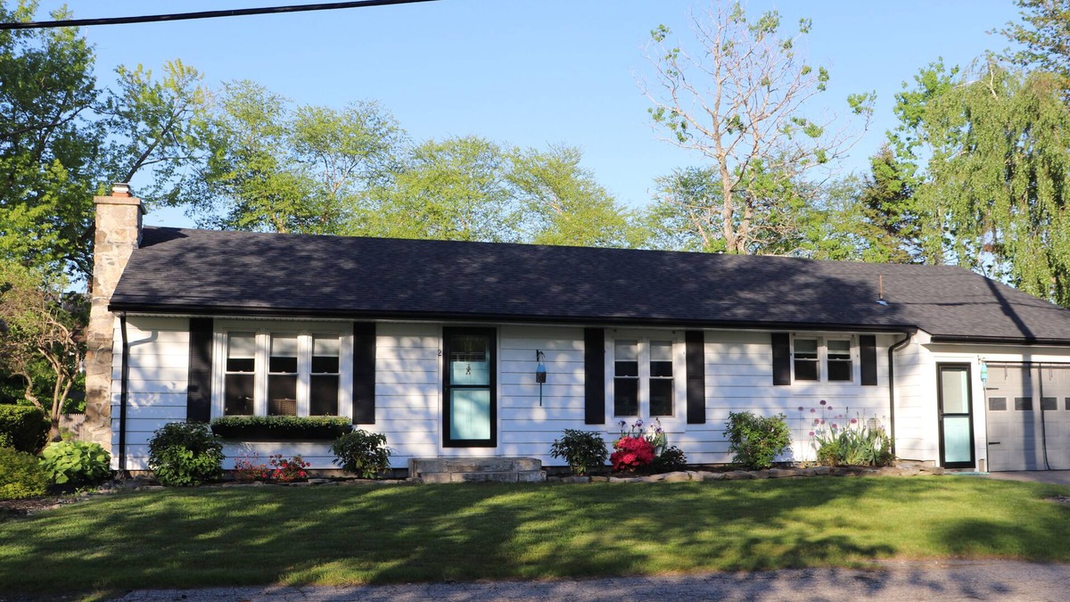 Kennebunk House | Perfect Maine Getaway – Walk to Downtown, Cozy for All - Flexible Cancellation.