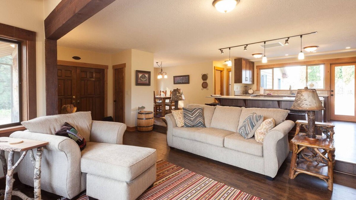 Parkdale House | Perfect Modern Cabin Getaway, Updated, Gorgeous Hood Views!