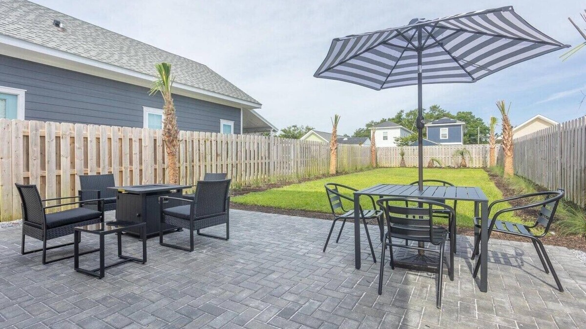 South Pensacola House | Perfect Pensacola Location & Private Yard