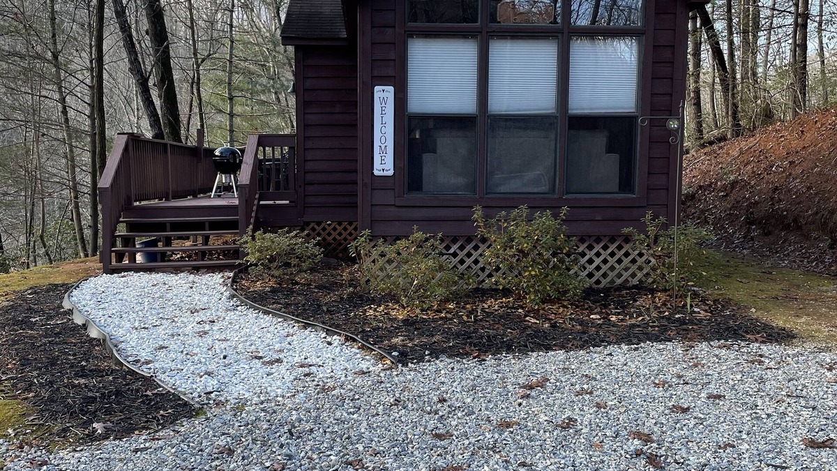 Saluda Cabin | Perfect place for sweethearts
