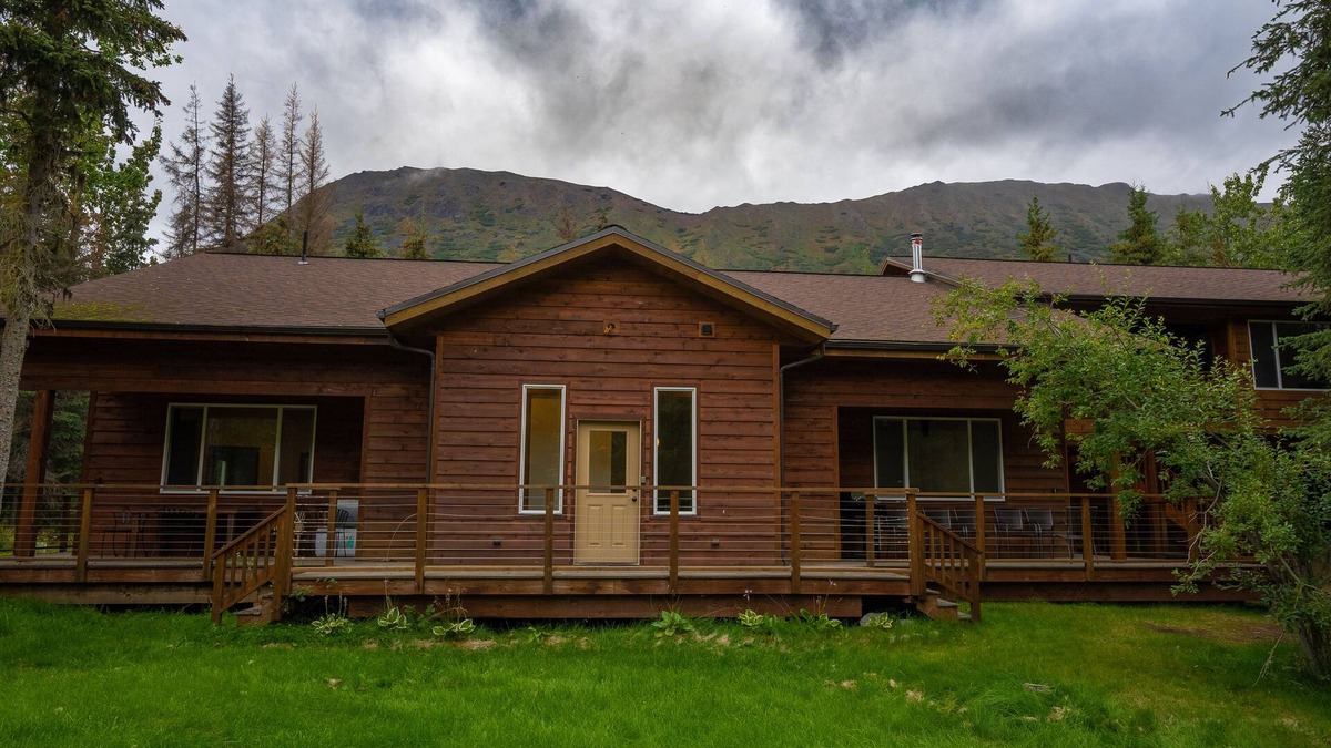 Cooper Landing Cabin | Perfect place to spread out and relax. Lots of room for your large group.