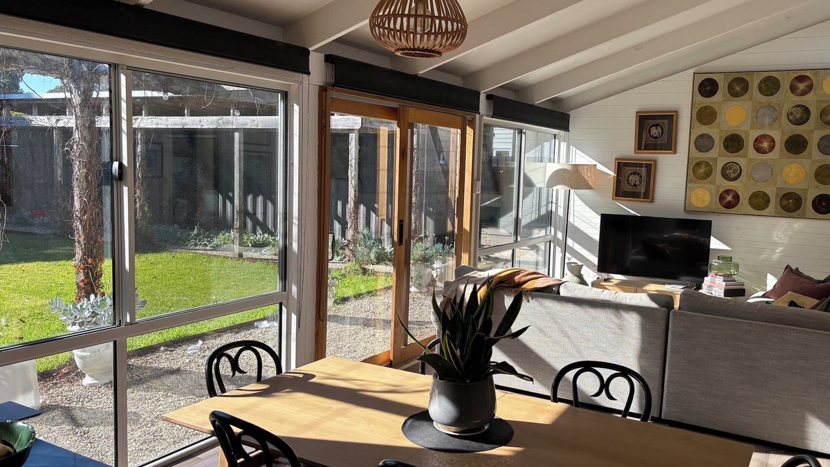 Somers House | Perfect position in Somers - 150m to beach and 3 minutes walk from cafe