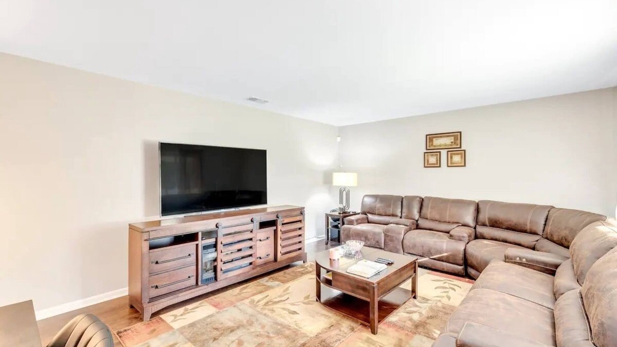 Savannah House | Perfect Private Getaway in the Heart of Savannah!