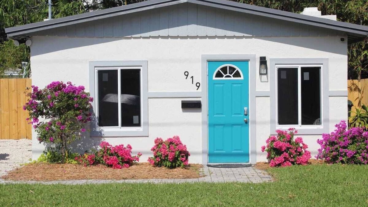 Central Oakland Park House | Perfect relaxing getaway! 4/2 Private Oasis