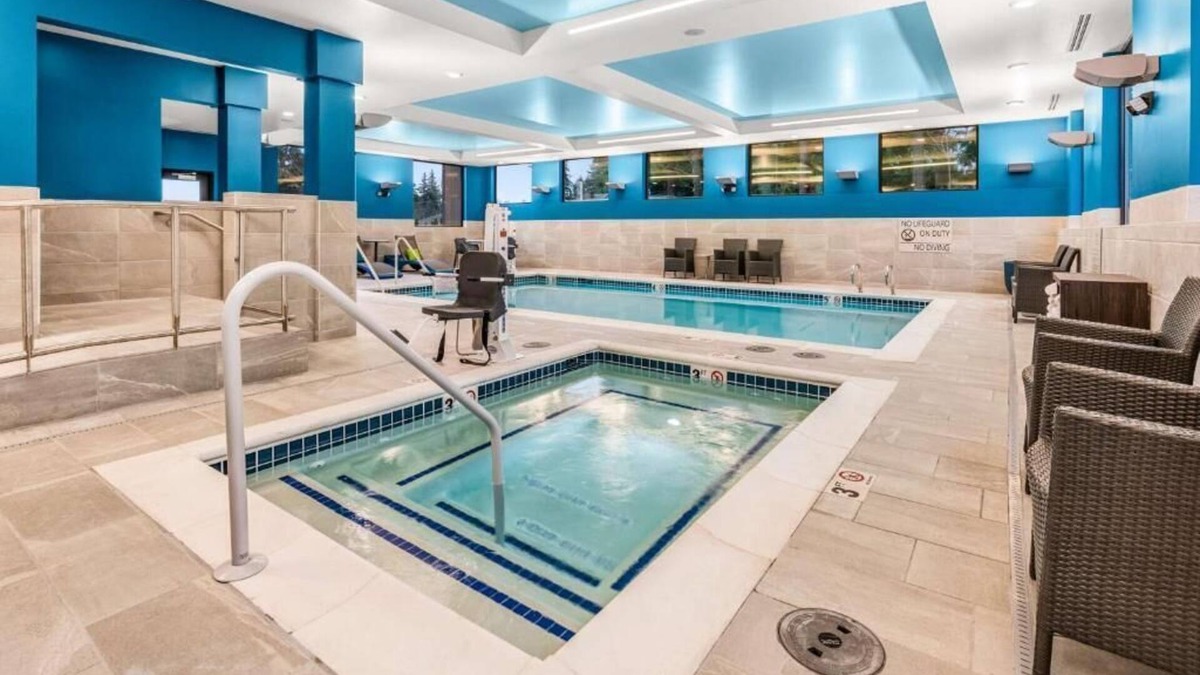 Tigard Hotel | Perfect Spot for Unwinding! Free Hot Breakfat, Pool, Close to Fanno Creek
