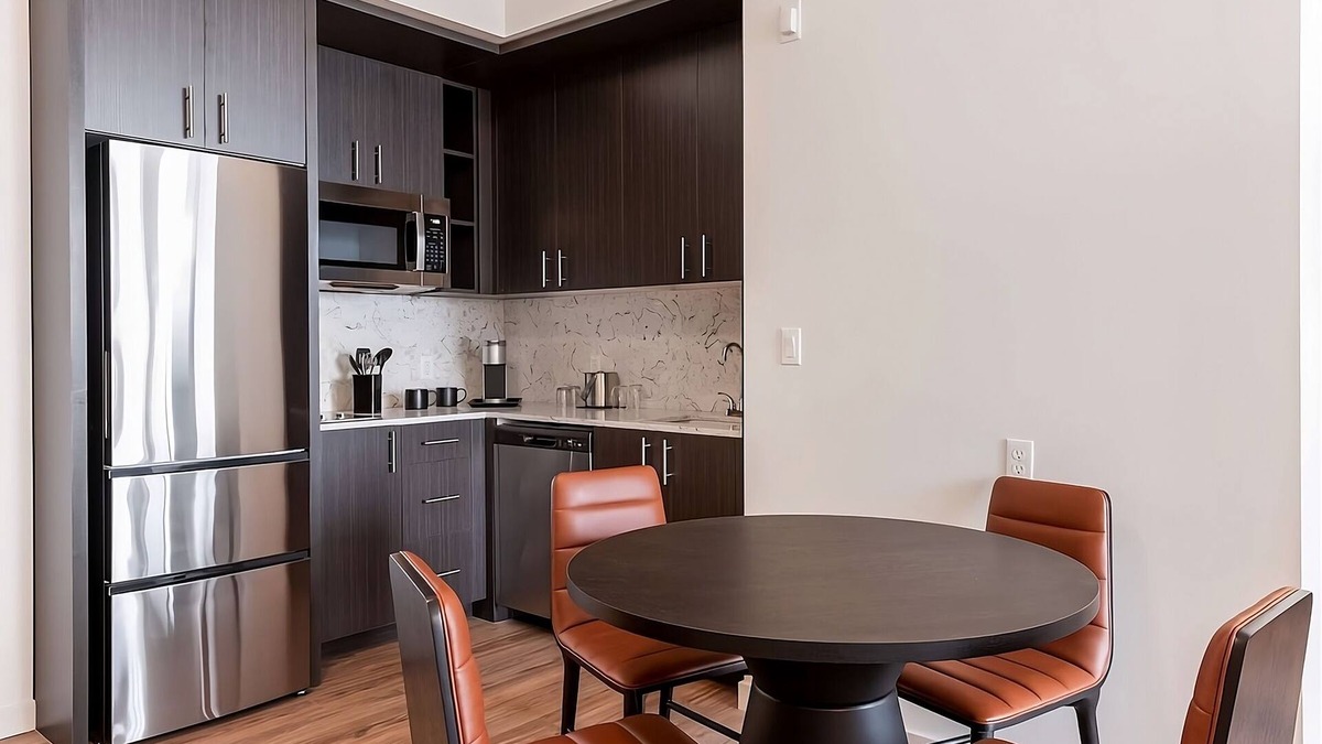 Central Area Hotel | Perfect Spot for Unwinding! 2 Spacious Units, Pets Allowed!