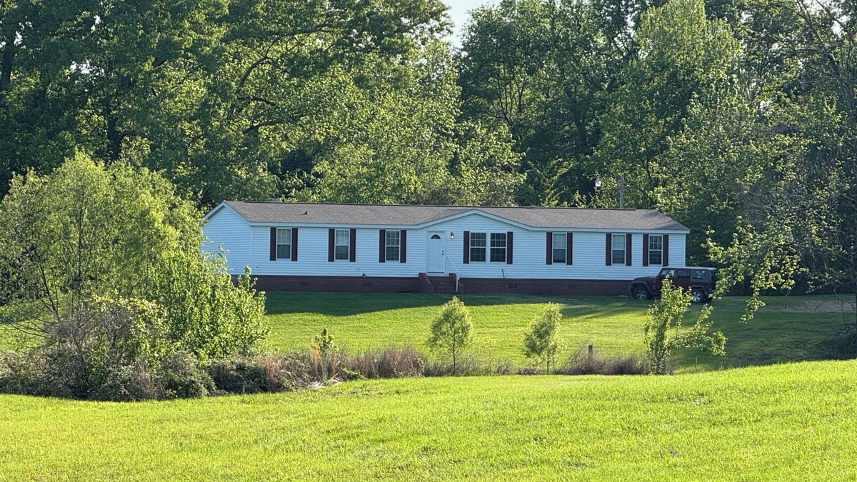Utica House | Perfect stay over, thru Hinds County, sleeps Four