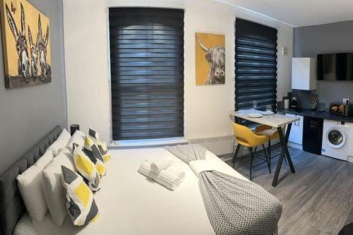 Hillrise Apartment | Perfect Studio Stay - Close to Underground