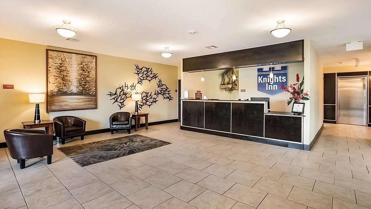 Saint Landry Hotel | Perfect Vacation Choice in Bunkie! With Outdoor Pool, Free Breakfast!