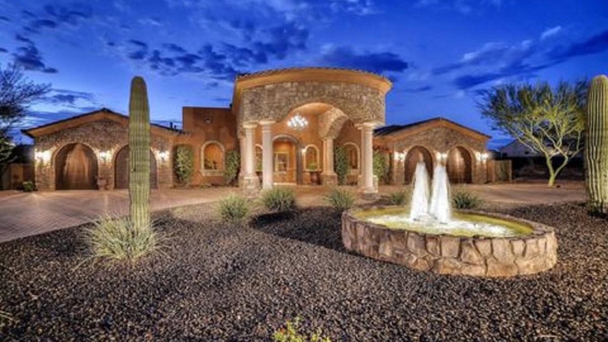 County Island Villa | Perfect Vacation Rental. Chaufered Escalade ESV Available for SuperBowl & Golf