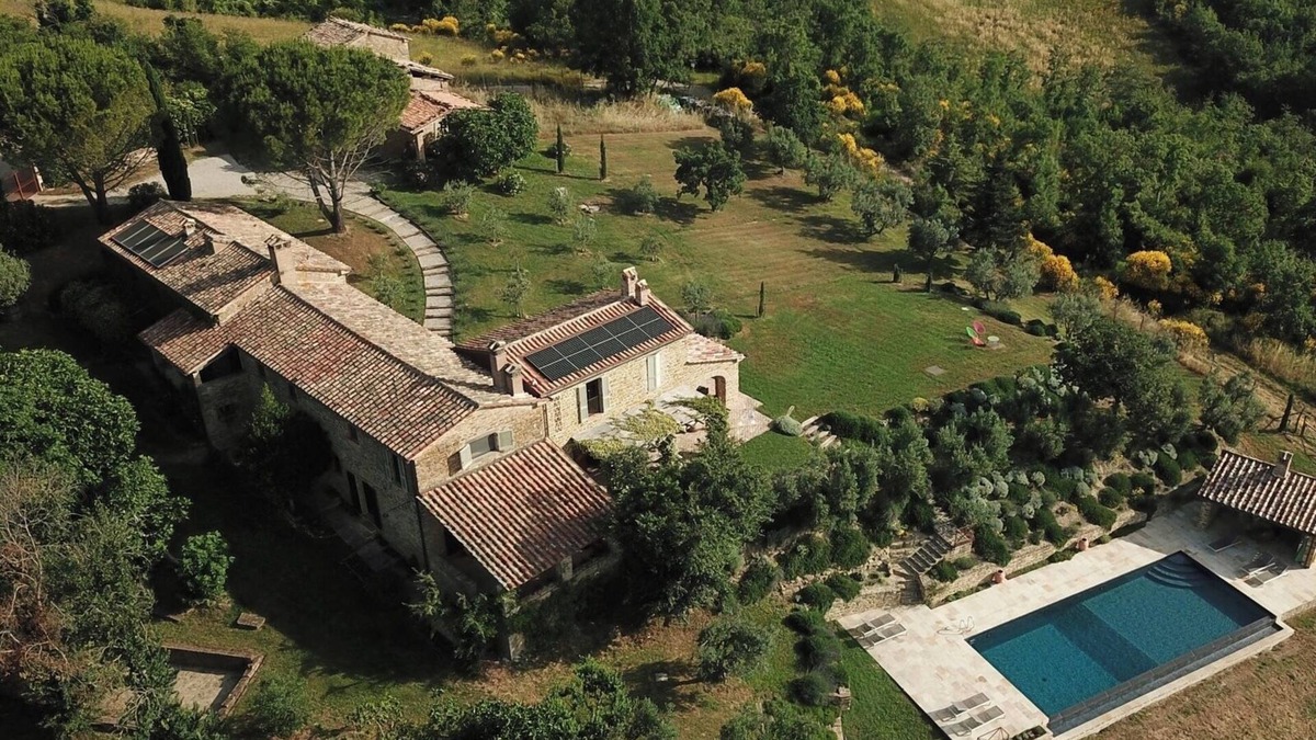 Carpini Villa | Perfect villa in Umbria stunning private infinity pool, superb views, sleeps 12