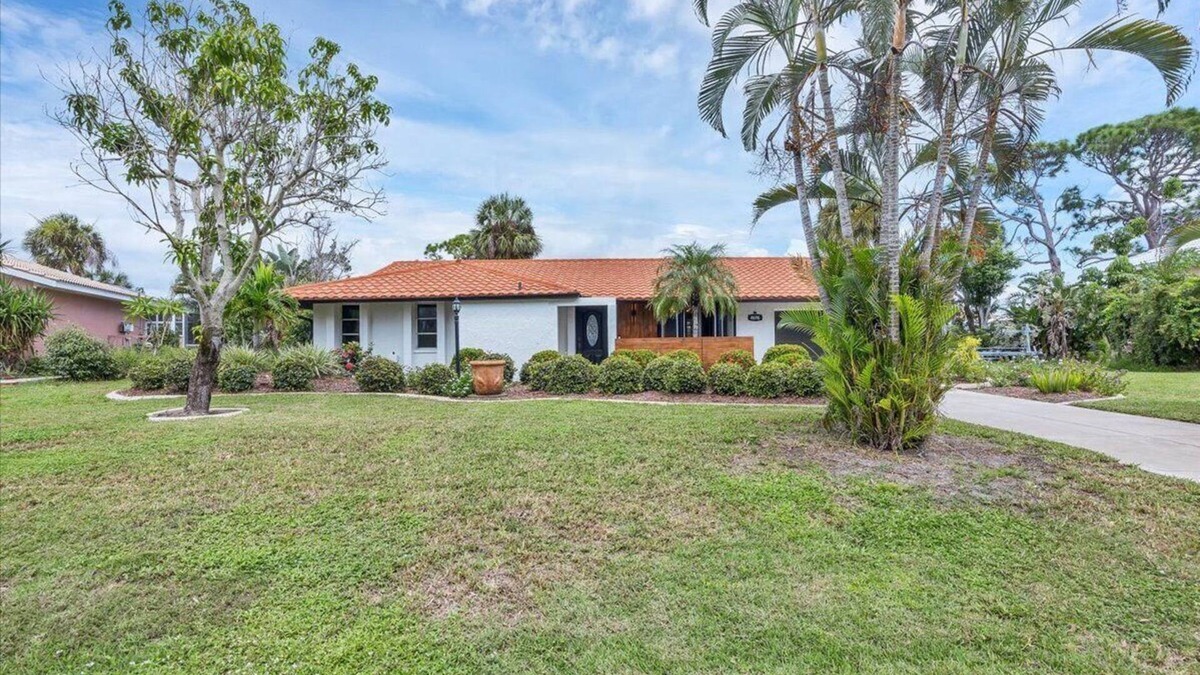 Cape Haze House | Perfect waterfront home complete with dock and boat lift.
