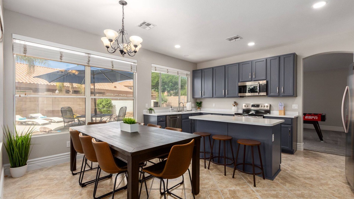 East Mesa House | Perfect winter getaway home {Heated POOL, SPA, BBQ, PUTTING GREEN}