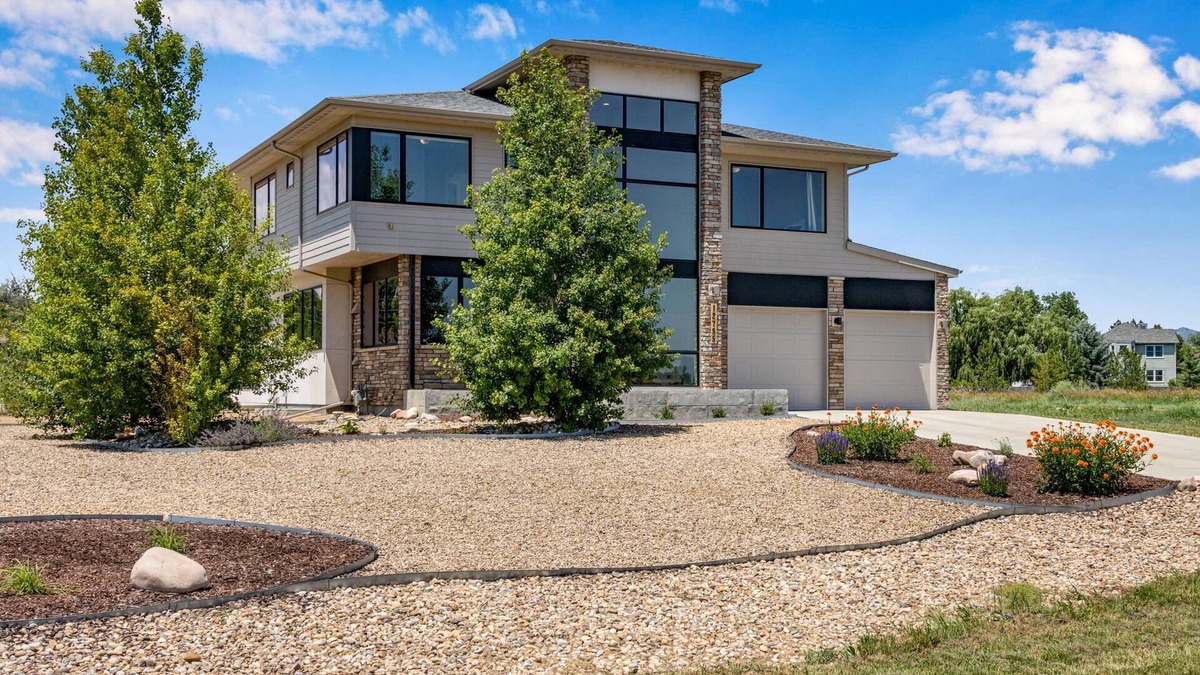 Longmont House | Perfectly Between Boulder - Estes Park! Modern 5-Bedroom House