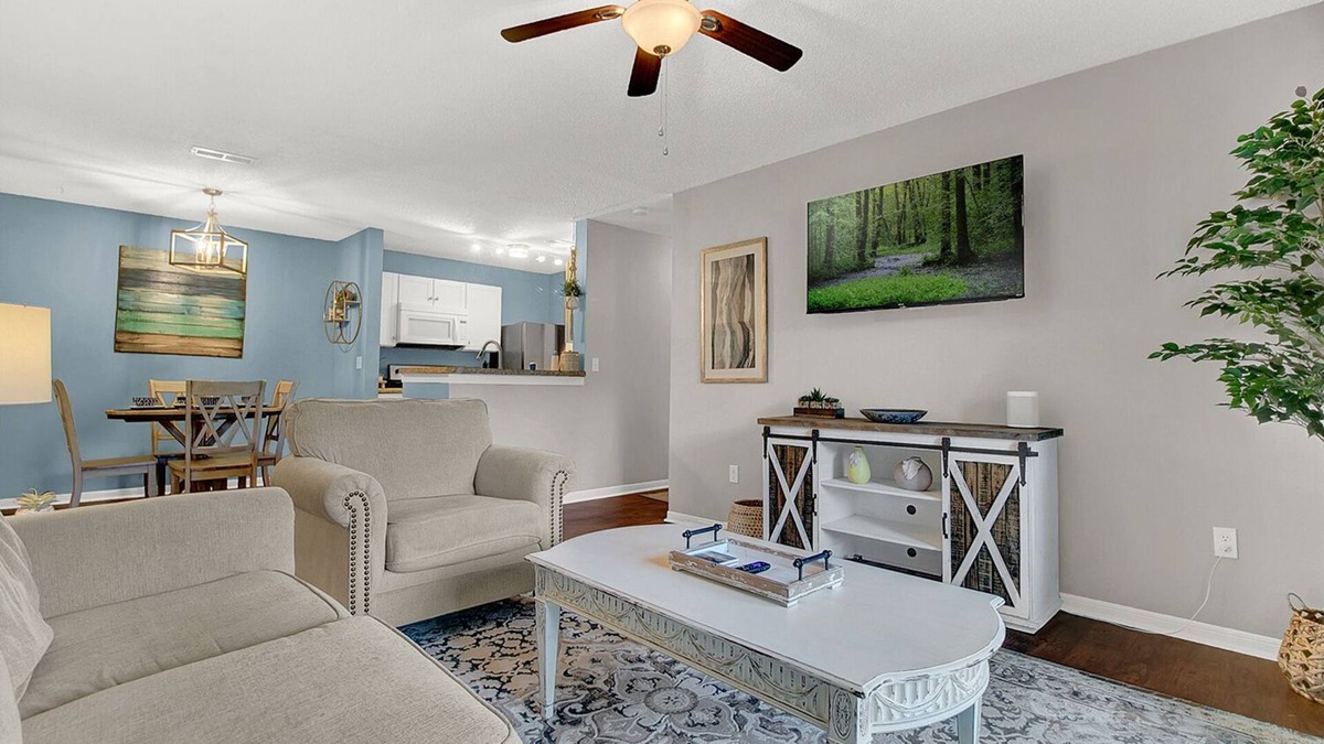 Mount Pleasant Apartment | Perfectly located just a short distance to beach and downtown Charleston