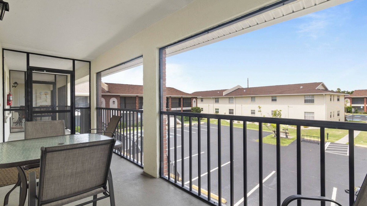 Englewood South Condo | Perfectly Located Condo, Heated Pool, Minutes to Beach