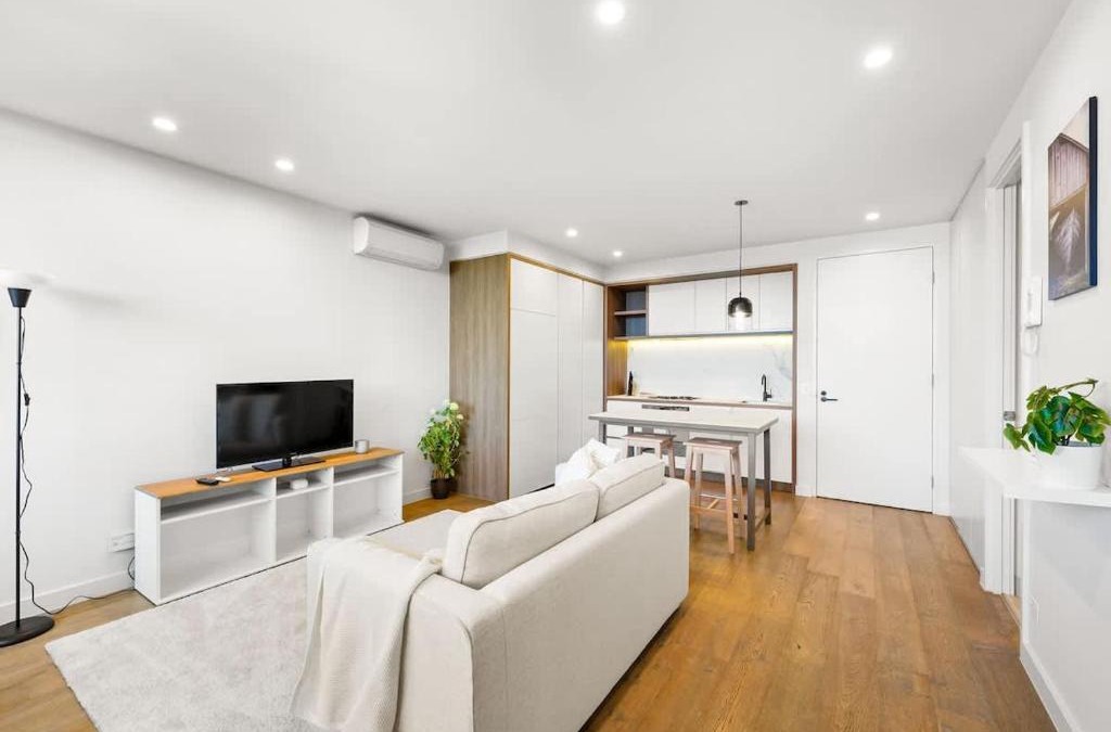 Caulfield North Apartment | Perfectly Located Executive 1BR at Caulfield North